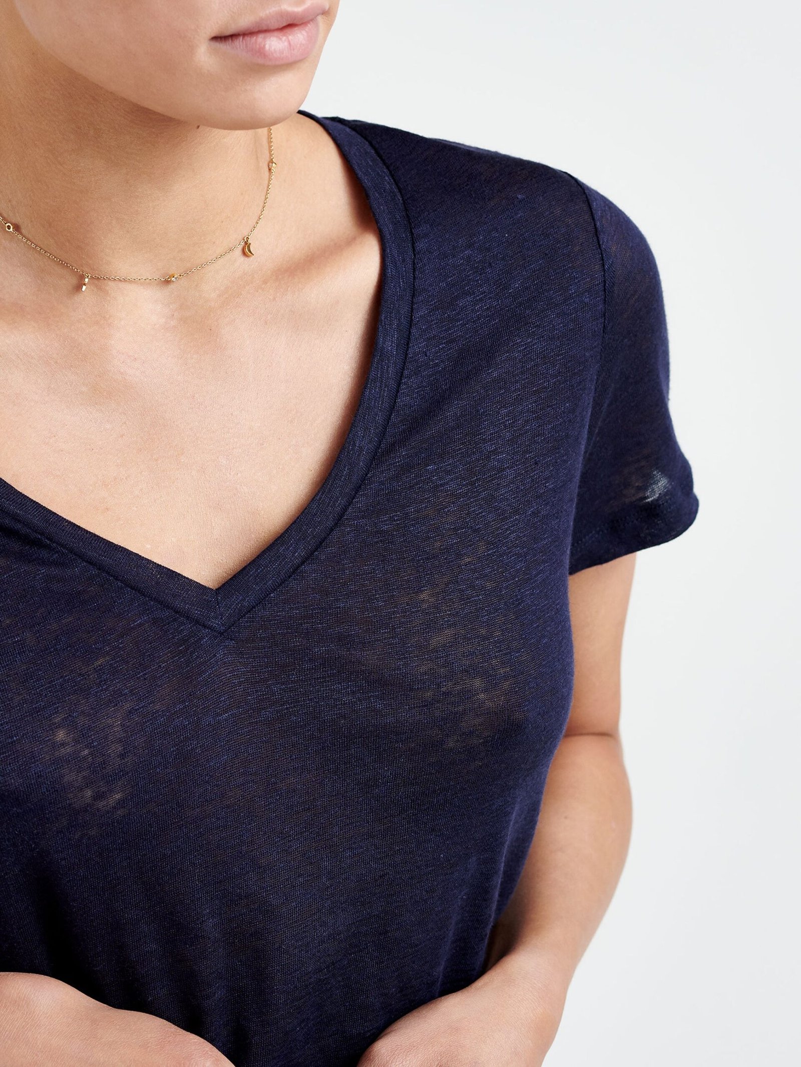 Charlie linen v-neck t-shirt - Navy - Image 5