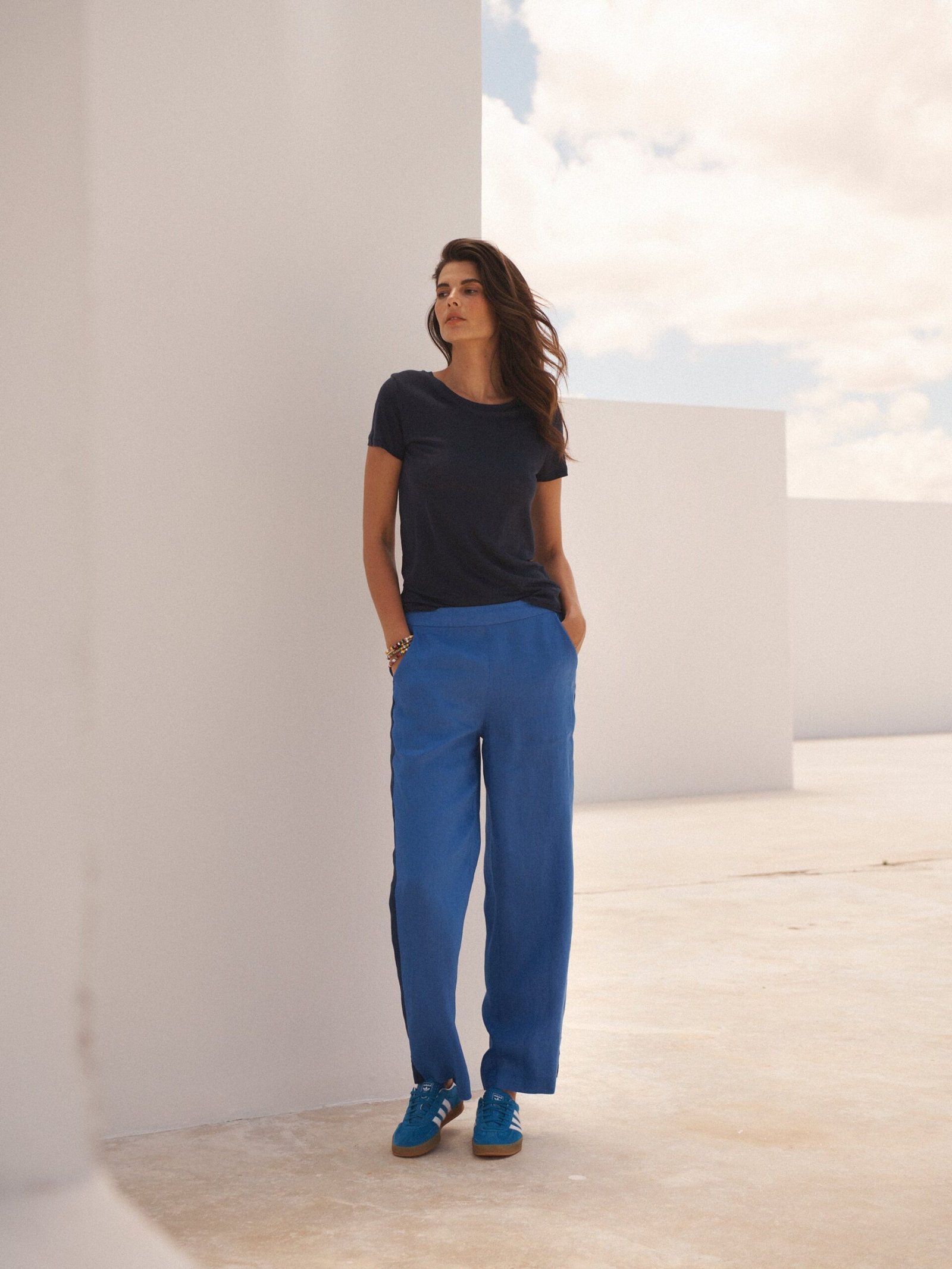 Charlie Linen Crew Neck T-Shirt - Navy - Image 5