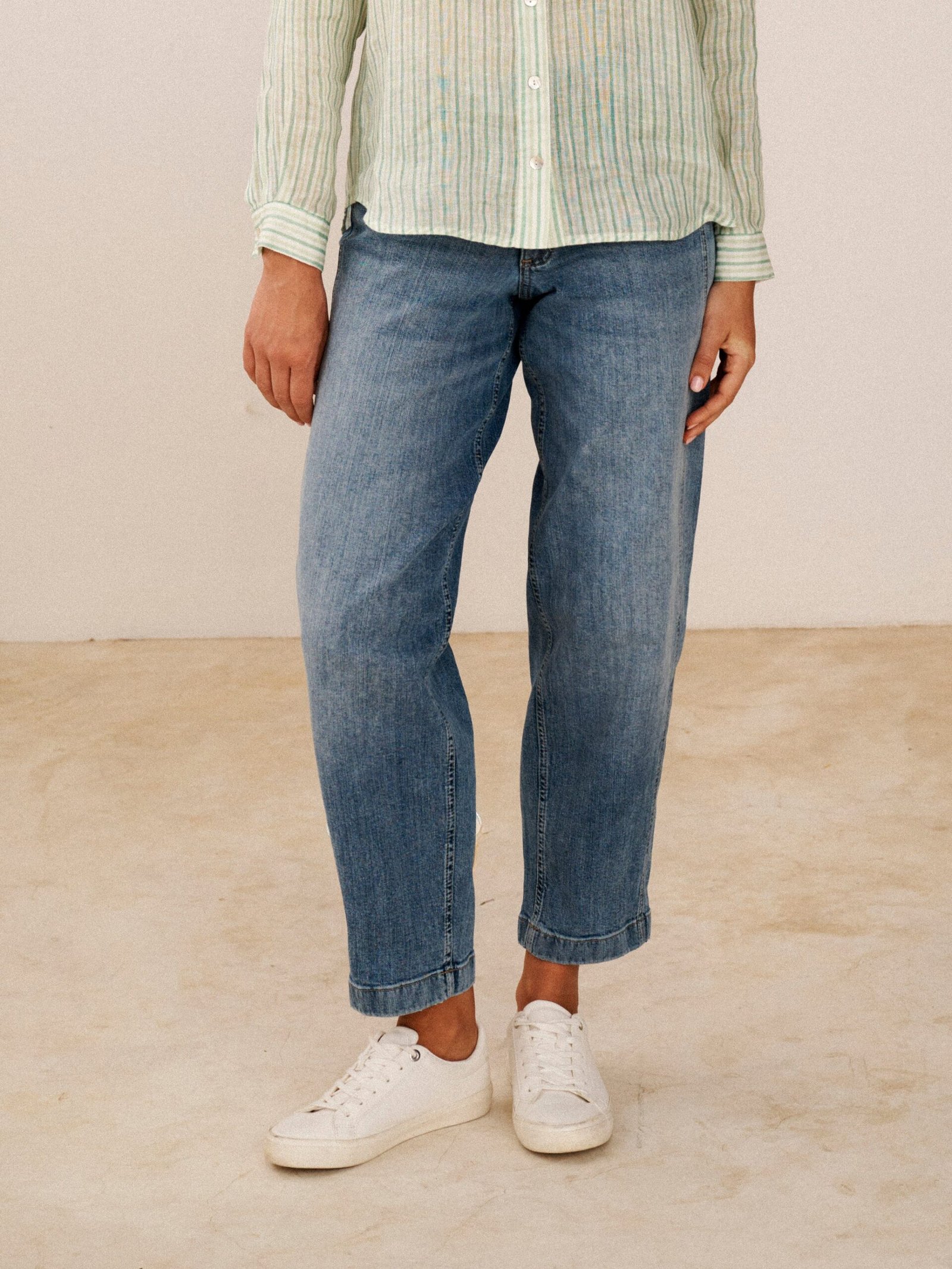 Rowan denim barrel leg jean - Light Wash - Image 5