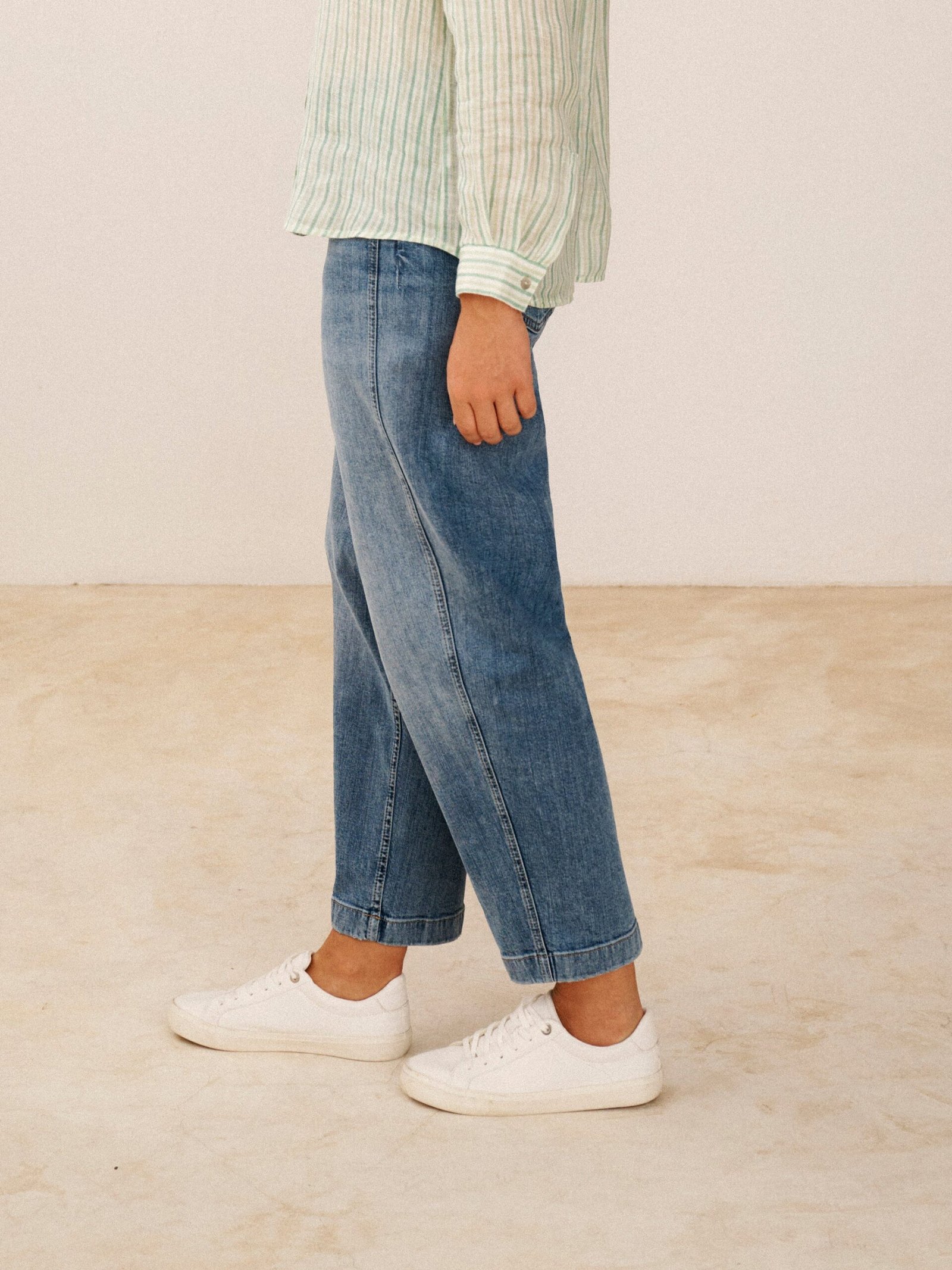 Rowan denim barrel leg jean - Light Wash - Image 9